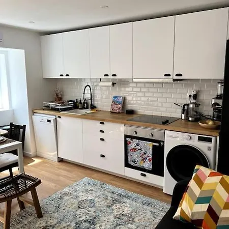 Luxury Artistic Digital Nomad Getaway W/ Terrace * ליסבון