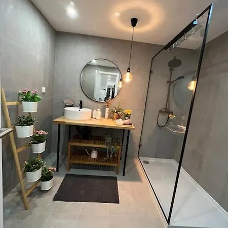 Luxury Artistic Digital Nomad Getaway W/ Terrace *