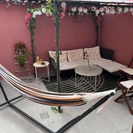 Luxury Artistic Digital Nomad Getaway W/ Terrace Apartament