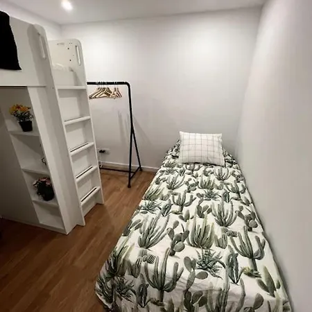 Luxury Artistic Digital Nomad Getaway W/ Terrace Apartament