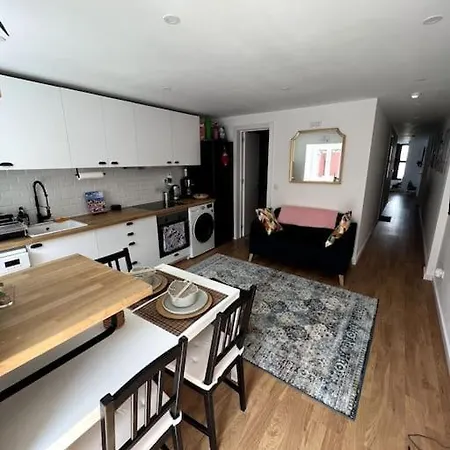 Luxury Artistic Digital Nomad Getaway W/ Terrace Lizbona