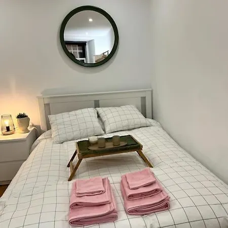 Luxury Artistic Digital Nomad Getaway W/ Terrace Lizbona