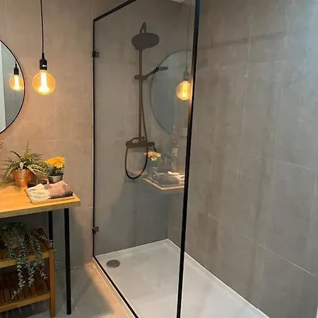 Luxury Artistic Digital Nomad Getaway W/ Terrace Apartament