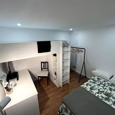 Luxury Artistic Digital Nomad Getaway W/ Terrace Lizbona
