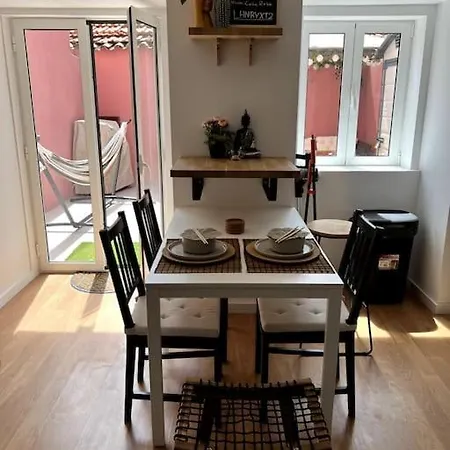 Luxury Artistic Digital Nomad Getaway W/ Terrace *