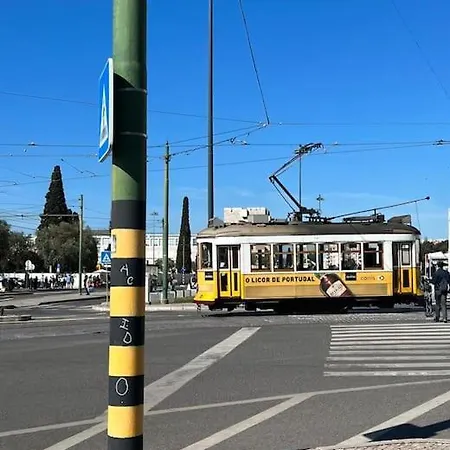 Luxury Artistic Digital Nomad Getaway W/ Terrace * Lisbon