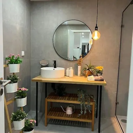 Luxury Artistic Digital Nomad Getaway W/ Terrace * Lisbon