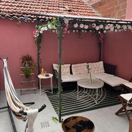 Luxury Artistic Digital Nomad Getaway W/ Terrace Apartment *