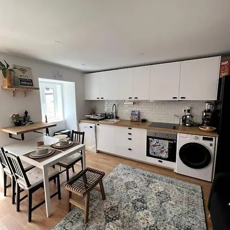 Luxury Artistic Digital Nomad Getaway W/ Terrace *